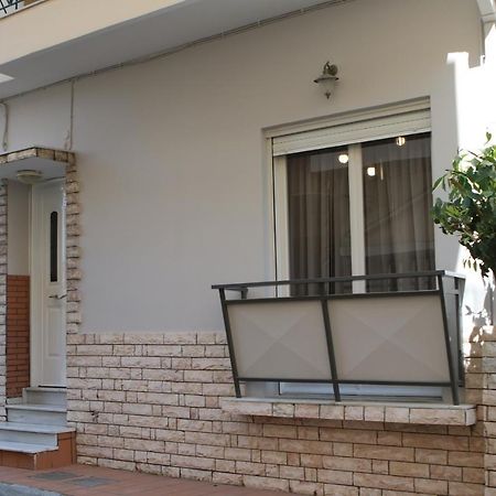 Ferienwohnung 73Sq Apt Near Athens And Piraeus Port With Backyard Exterior foto