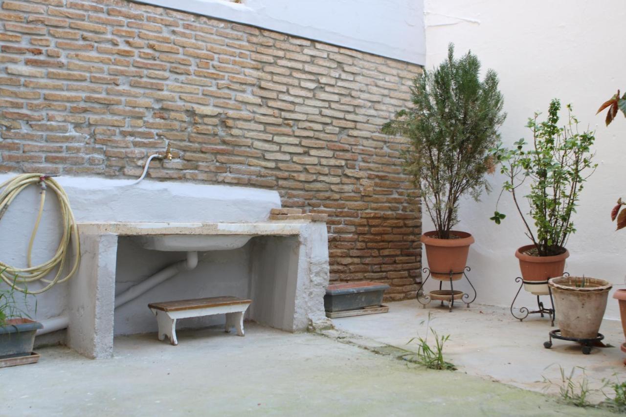 Ferienwohnung 73Sq Apt Near Athens And Piraeus Port With Backyard Exterior foto