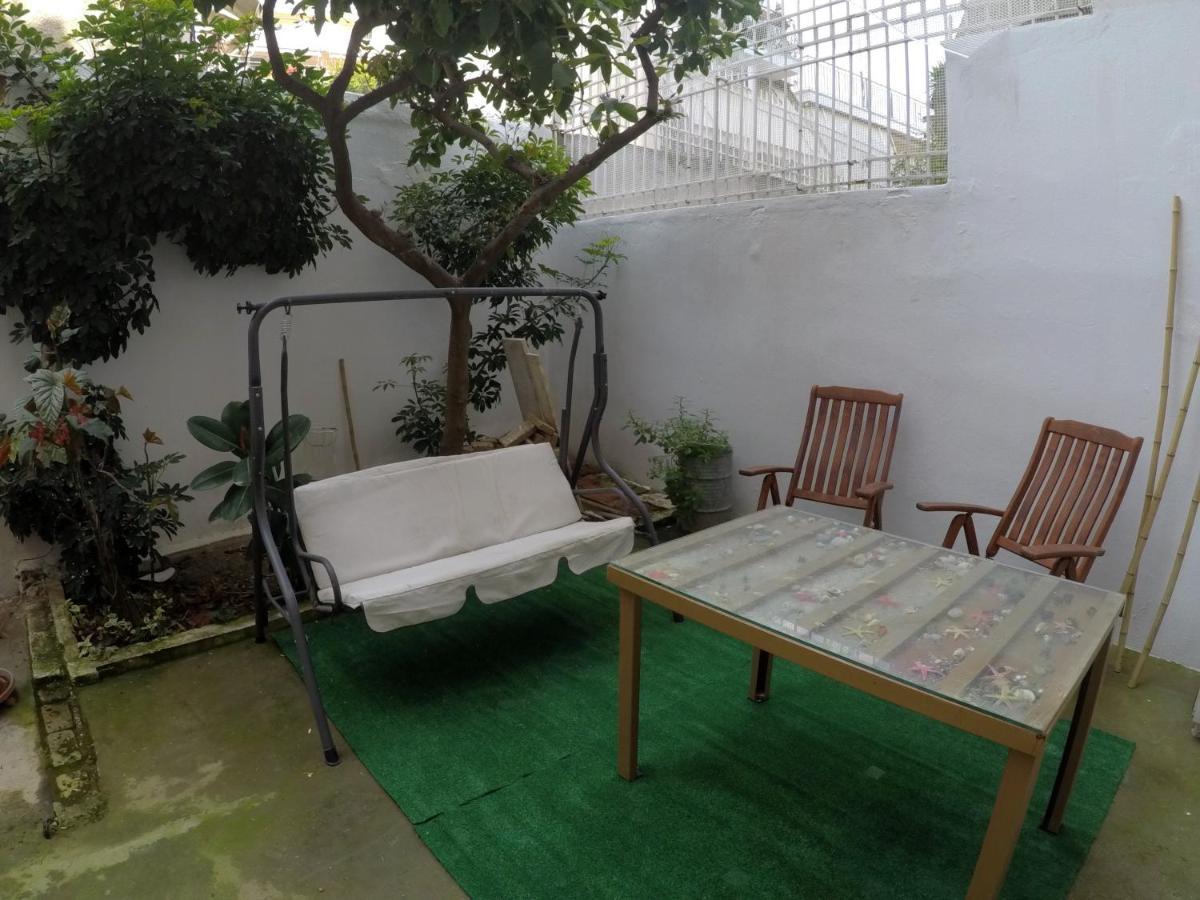 Ferienwohnung 73Sq Apt Near Athens And Piraeus Port With Backyard Exterior foto